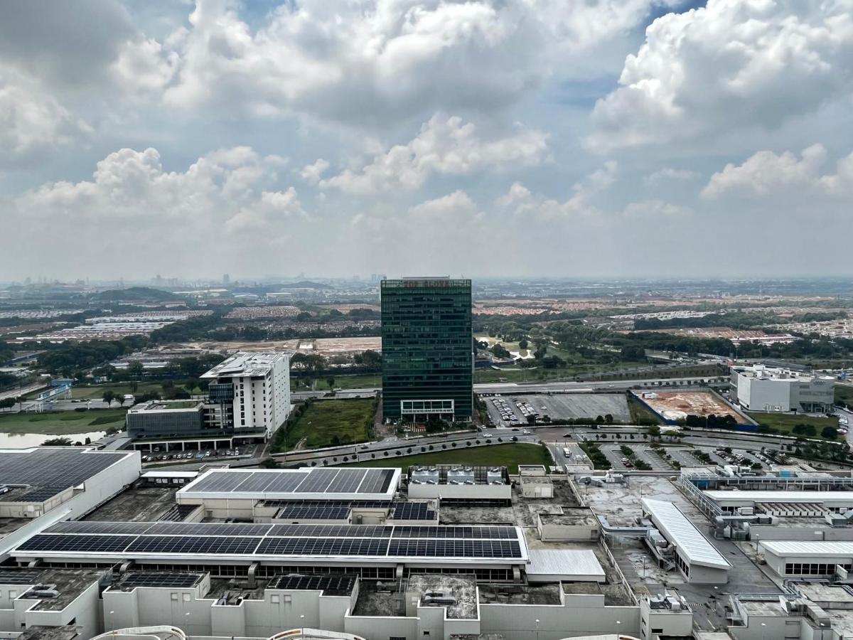 1-5 Pax Comfy Trefoil Studio-walk To Setia Mall & Setia Convention Centre Apartment *