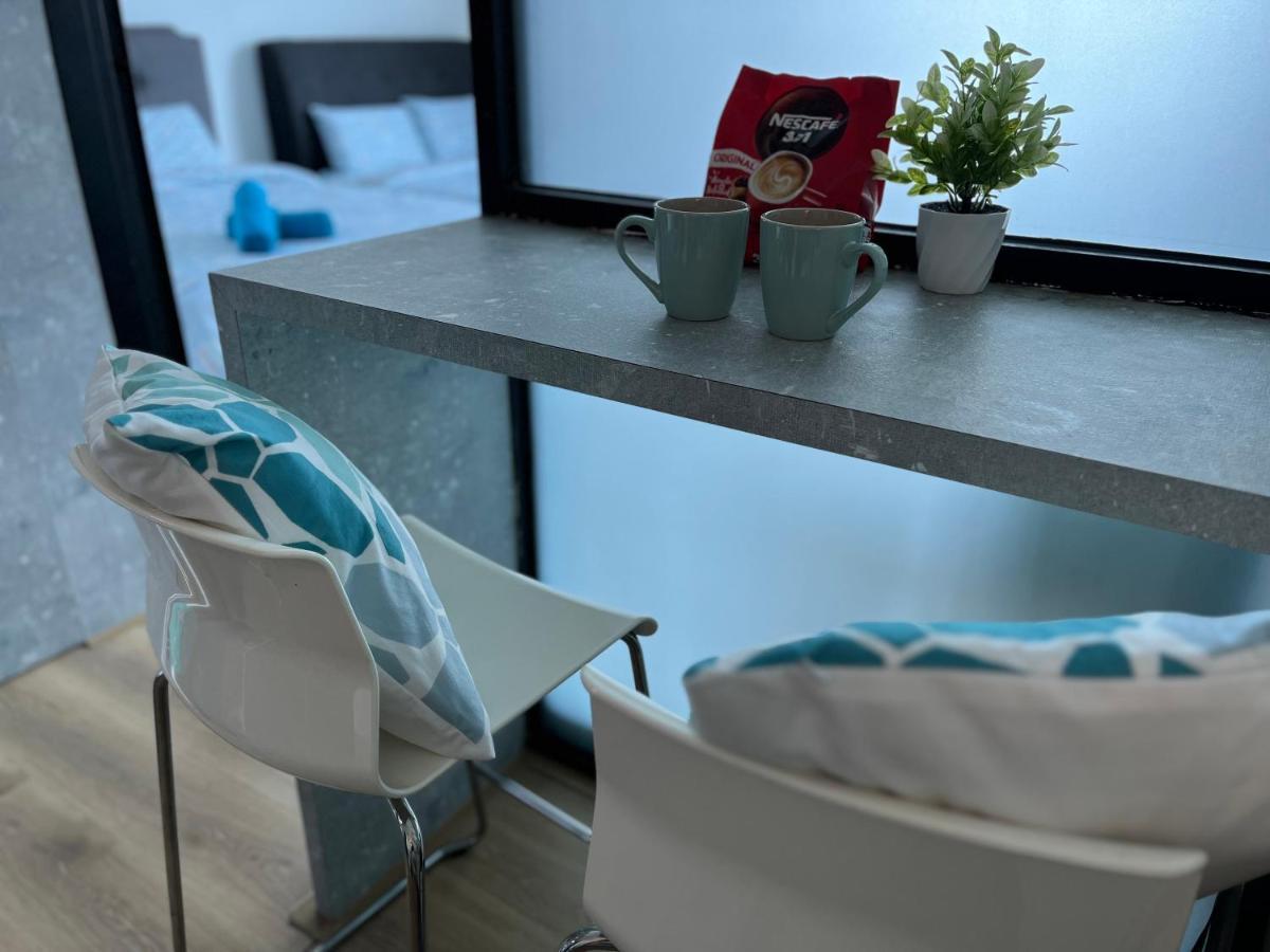 1-5 Pax Comfy Trefoil Studio-walk To Setia Mall & Setia Convention Centre *