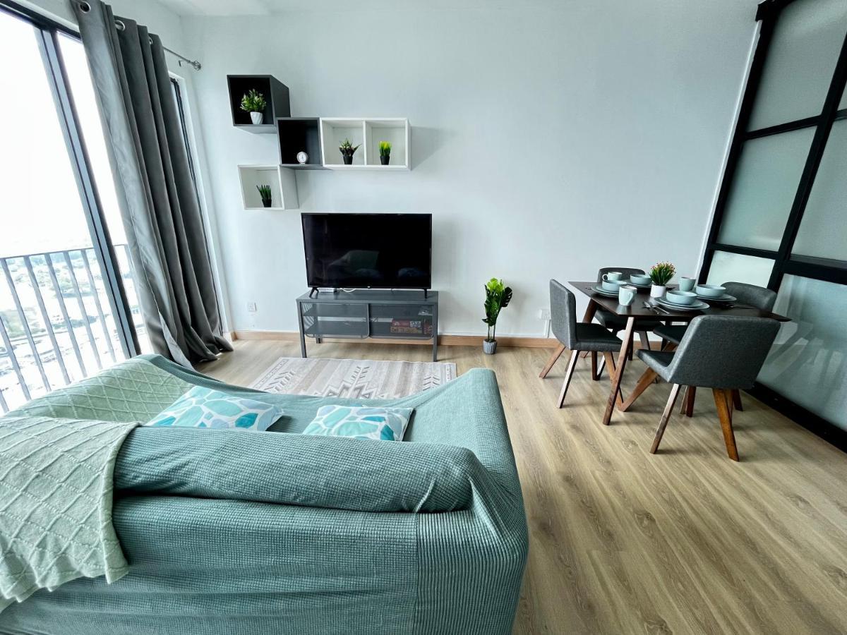 Apartment 1-5 Pax Comfy Trefoil Studio-walk To Setia Mall & Setia Convention Centre