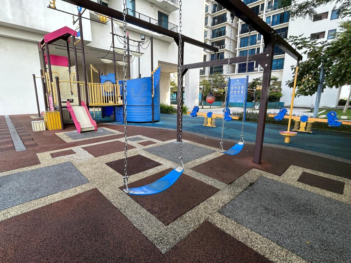 1-5 Pax Comfy Trefoil Studio-walk To Setia Mall & Setia Convention Centre Apartment Shah Alam