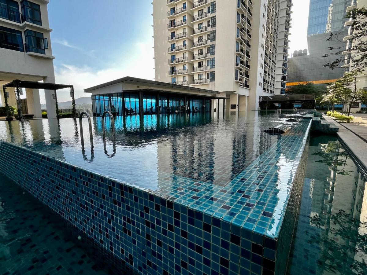 1-5 Pax Comfy Trefoil Studio-walk To Setia Mall & Setia Convention Centre Apartment Shah Alam