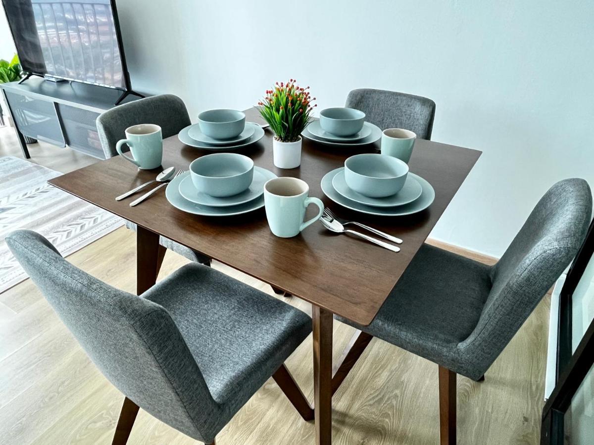 1-5 Pax Comfy Trefoil Studio-walk To Setia Mall & Setia Convention Centre Apartment *