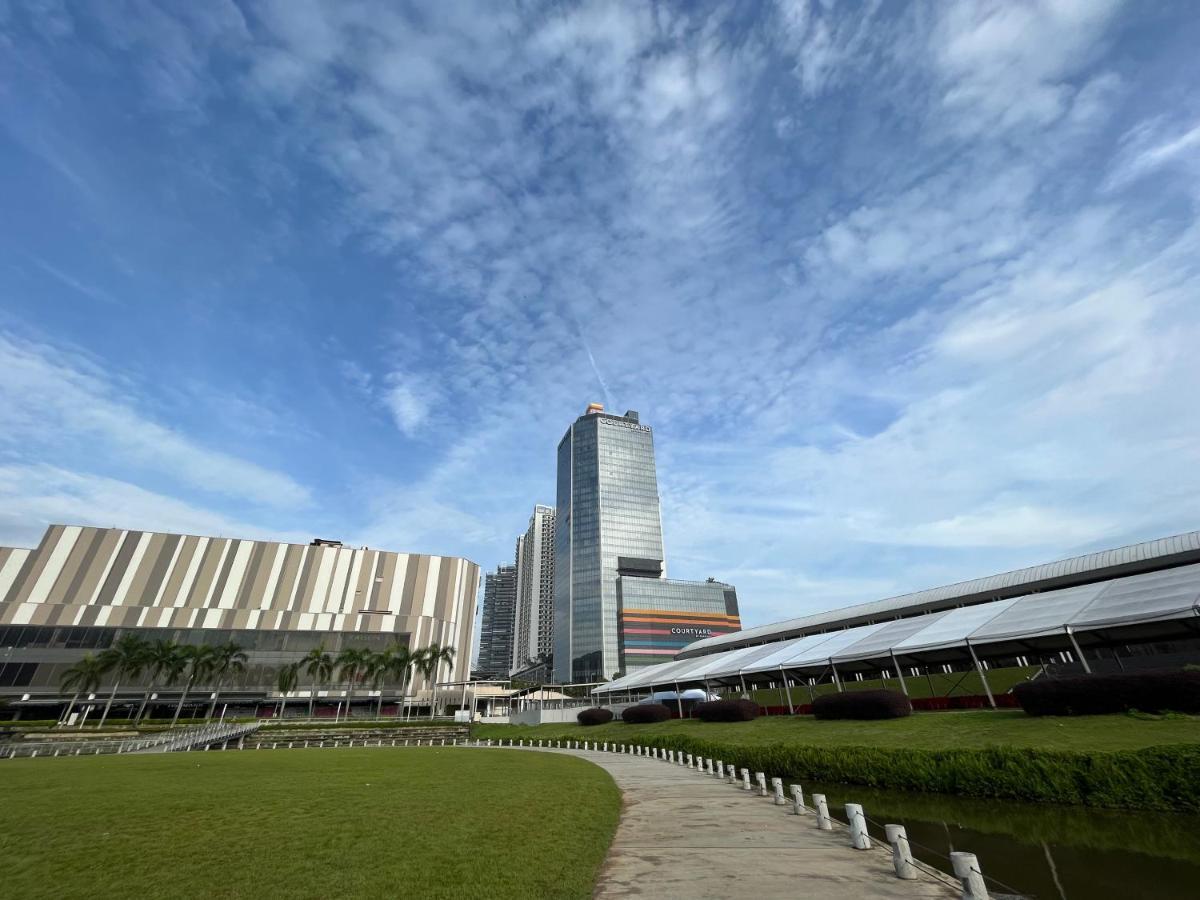 1-5 Pax Comfy Trefoil Studio-walk To Setia Mall & Setia Convention Centre
