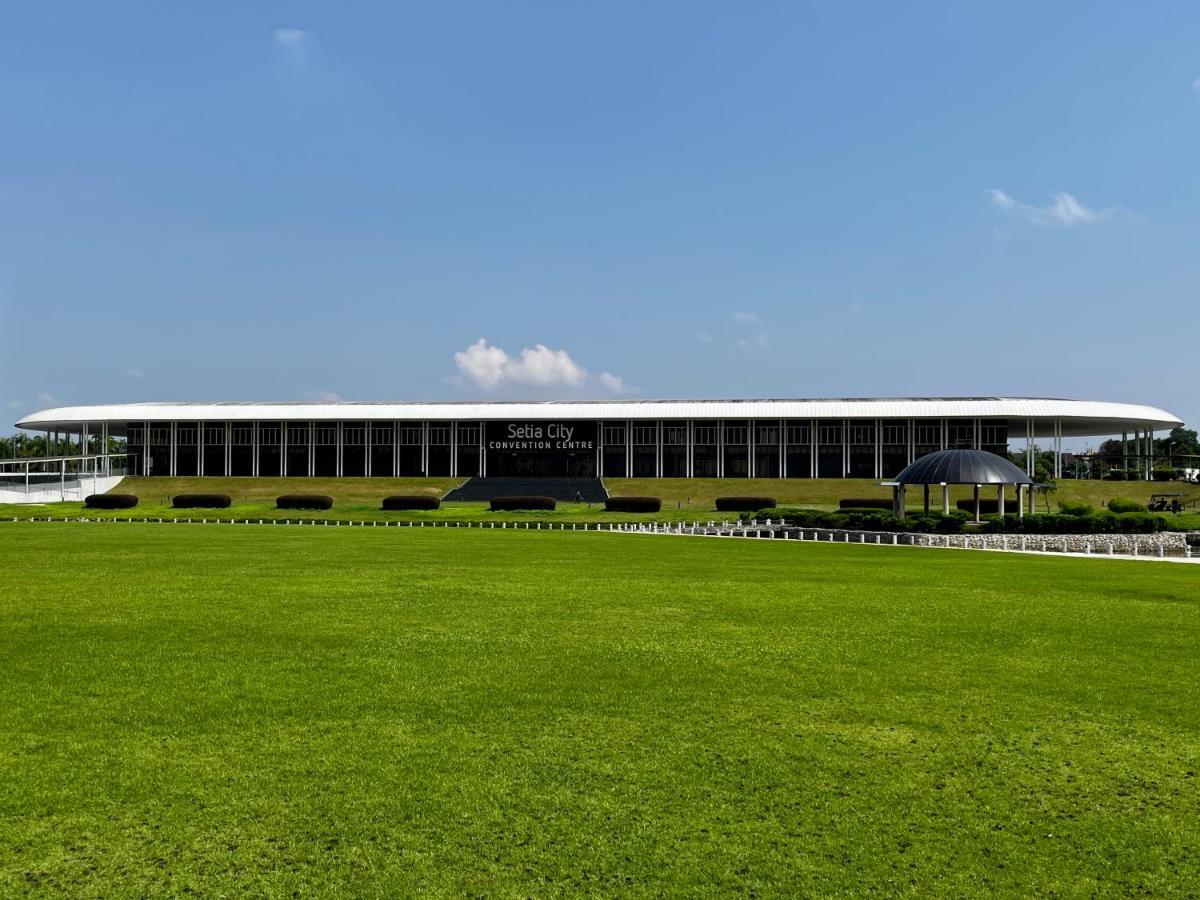 1-5 Pax Comfy Trefoil Studio-walk To Setia Mall & Setia Convention Centre Shah Alam
