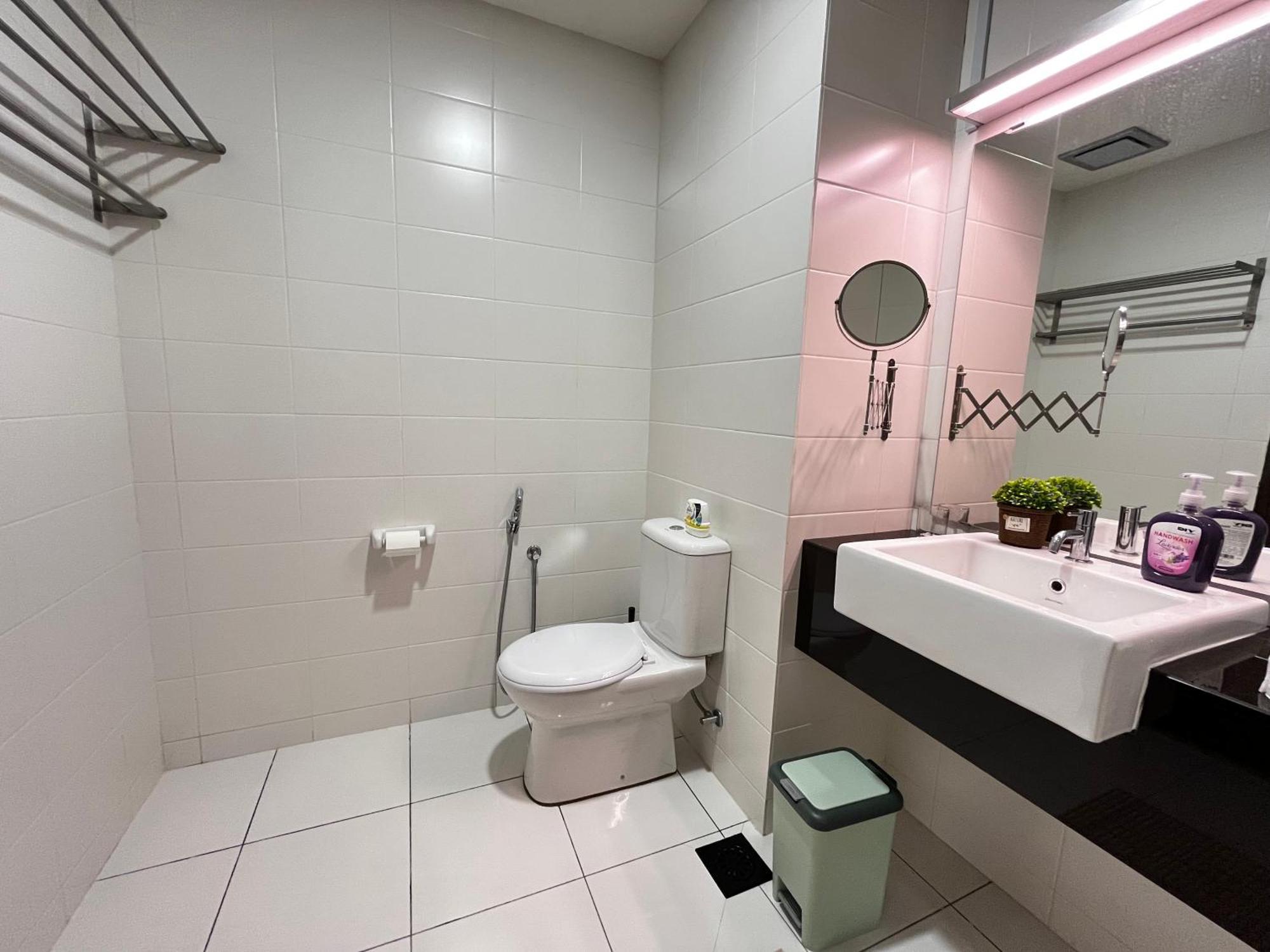 1-5 Pax Comfy Trefoil Studio-walk To Setia Mall & Setia Convention Centre Apartment Shah Alam