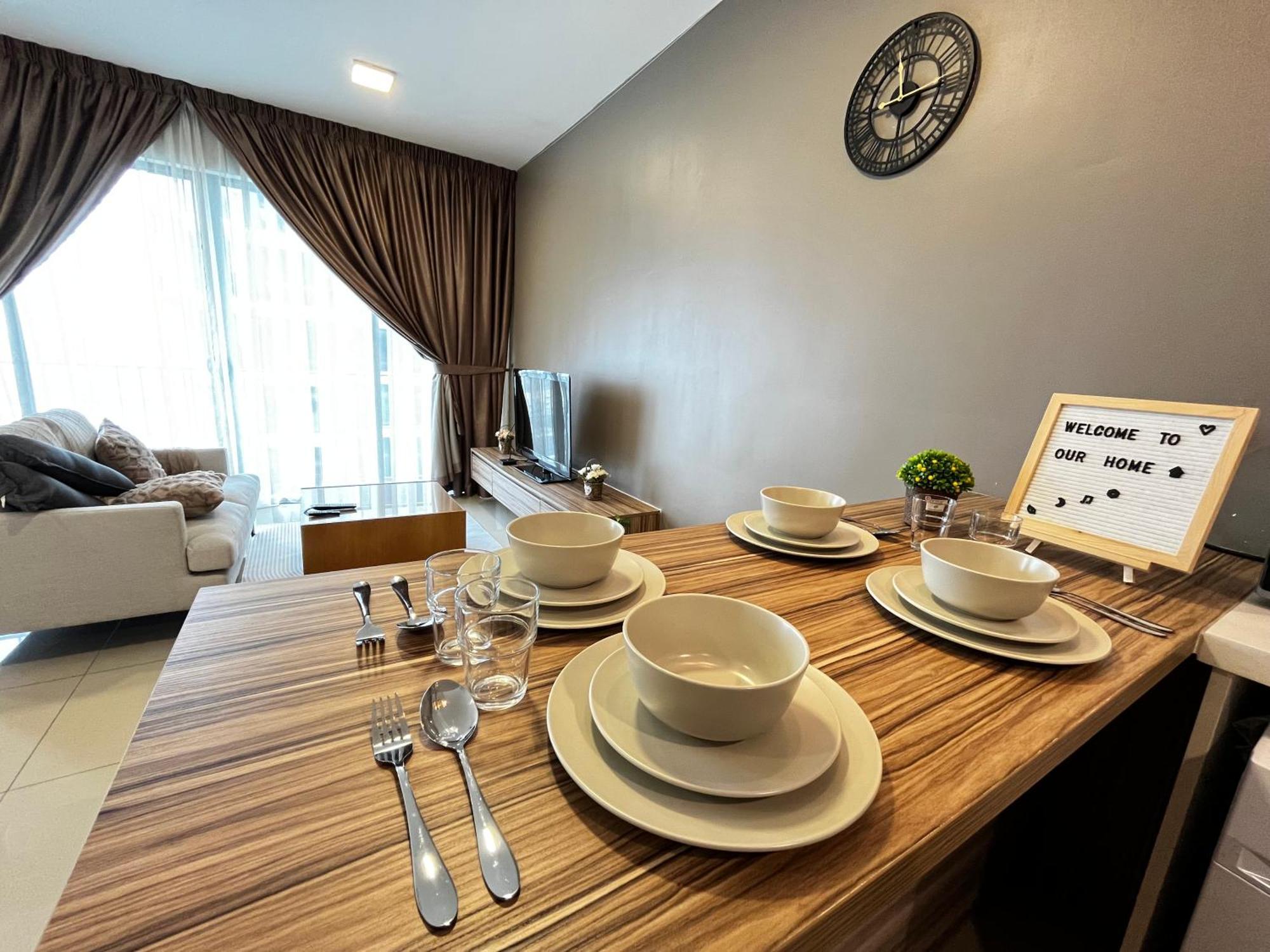 1-5 Pax Comfy Trefoil Studio-walk To Setia Mall & Setia Convention Centre * Shah Alam