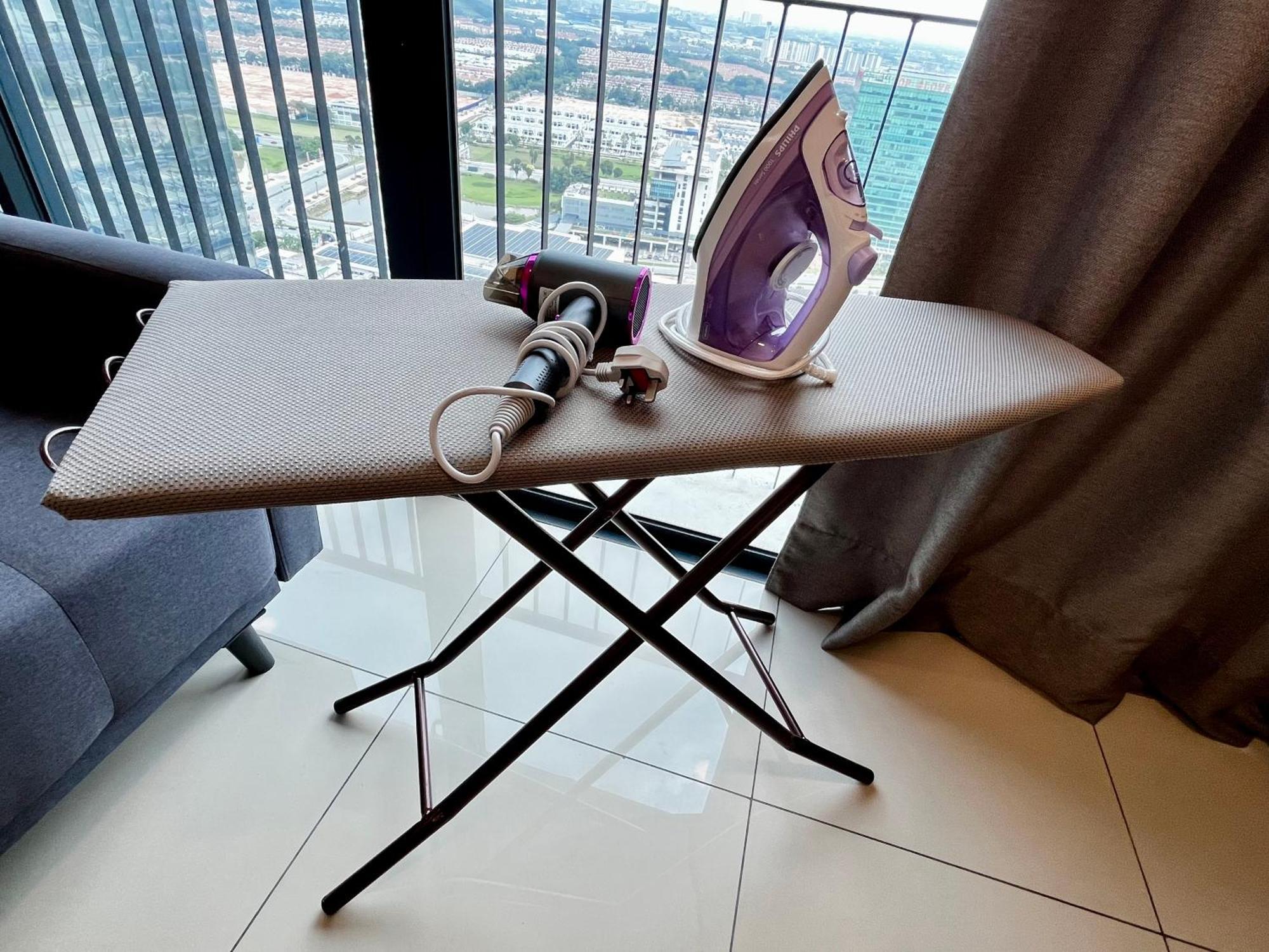 1-5 Pax Comfy Trefoil Studio-walk To Setia Mall & Setia Convention Centre *