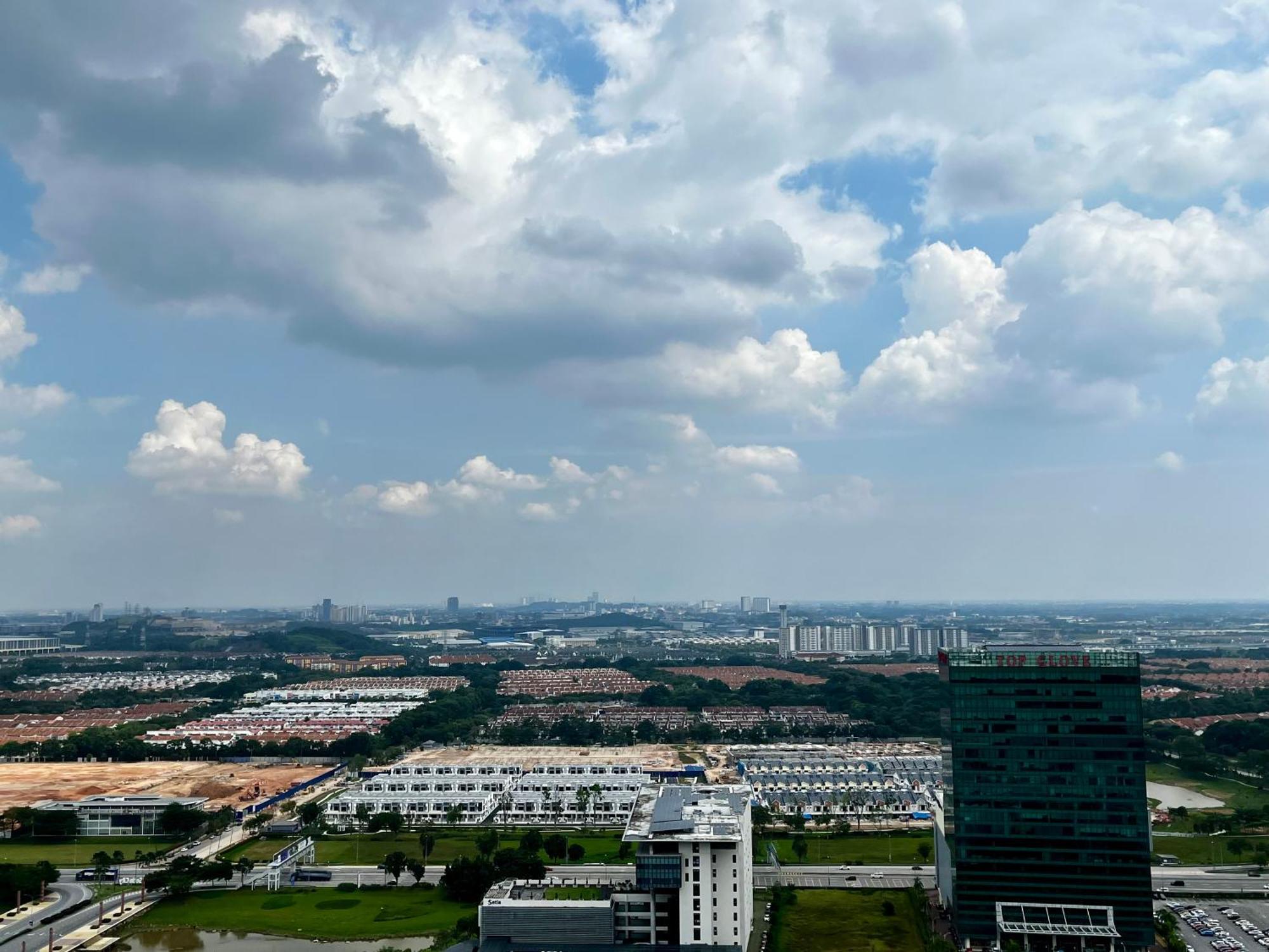 1-5 Pax Comfy Trefoil Studio-walk To Setia Mall & Setia Convention Centre Shah Alam