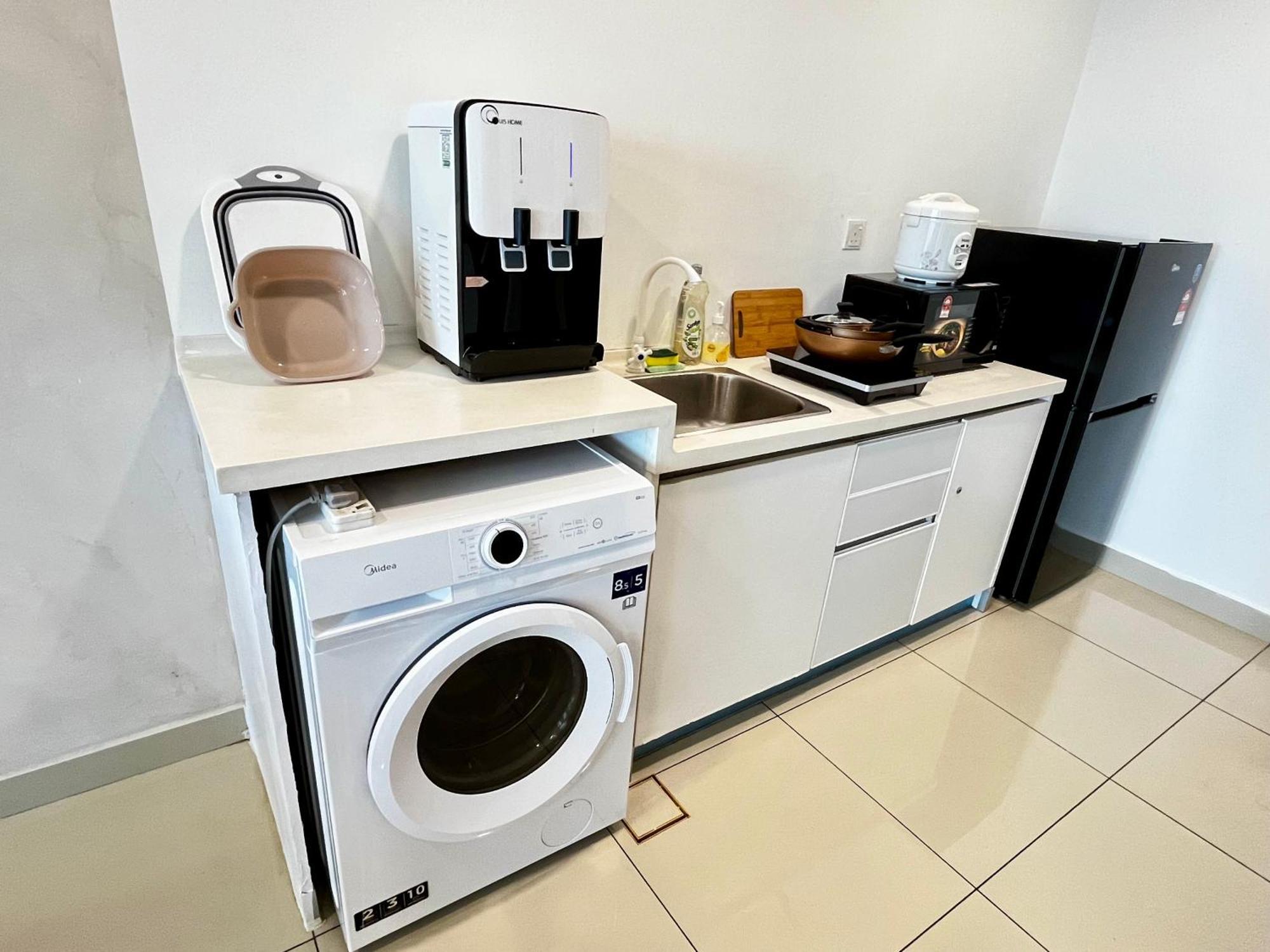 Apartment 1-5 Pax Comfy Trefoil Studio-walk To Setia Mall & Setia Convention Centre Shah Alam